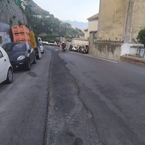 Asfalto “groviera” lungo la SS163 da Furore a Vettica, l'appello del consigliere di minoranza di Amalfi