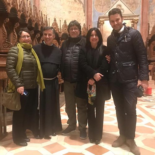 Assisi, nella Basilica di San Francesco con padre Enzo Fortunato: «Sepùlveda la definì favola d'amore vera»