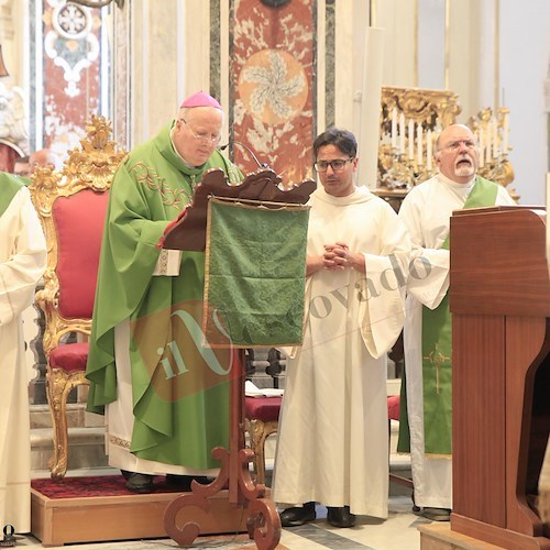 Atrani, grande commozione alla cerimonia per il compianto Don Carmine nel 50esimo anniversario di Sacerdozio /FOTO e VIDEO