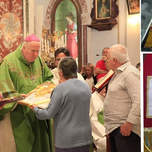 Atrani, grande commozione alla cerimonia per il compianto Don Carmine nel 50esimo anniversario di Sacerdozio /FOTO e VIDEO