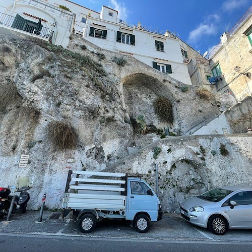 Atrani, interdetta Via Guglielmo Colavolpe per caduta pietre