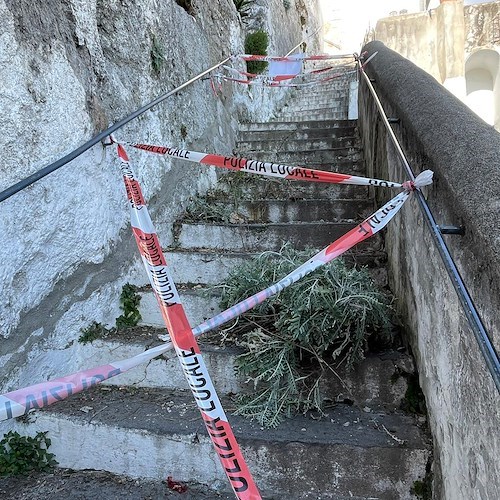 Atrani, interdetta Via Guglielmo Colavolpe per caduta pietre