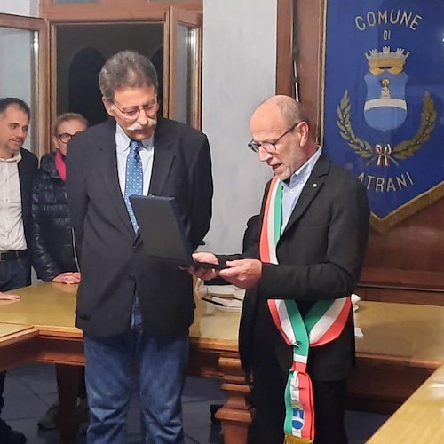 Atrani: l’amministrazione e i cittadini ringraziano il dott. Vaccaro, medico di base per 40 anni