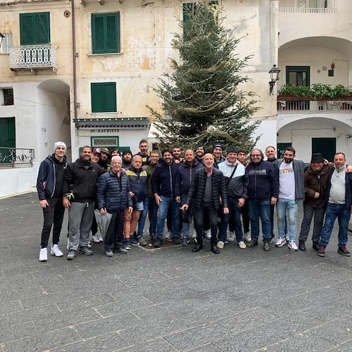 Atrani, montata la stella per la tradizionale “Calata” con l’ausilio di un drone [FOTO]