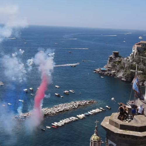 Atrani onora Santa Maria Maddalena: con l’alzata della “pettulella” ha inizio il programma dei festeggiamenti /VIDEO
