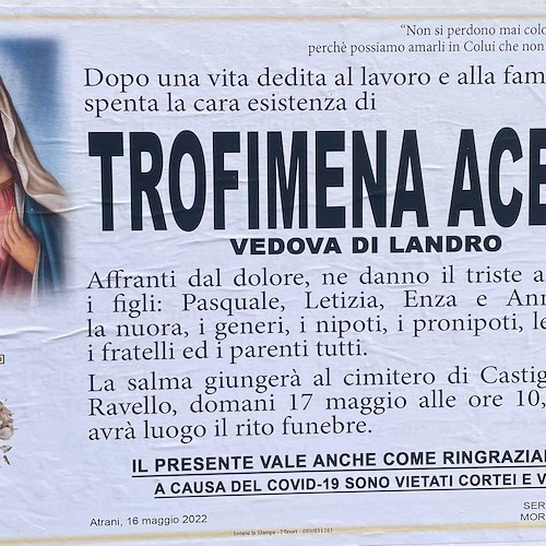 Atrani porge l'ultimo saluto a Trofimena Aceto, vedova Di Landro