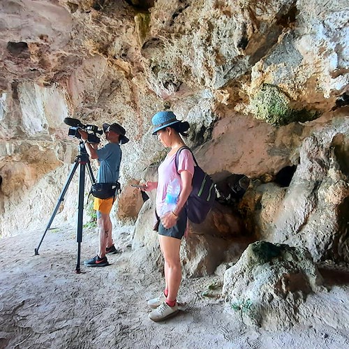 Atrani sarà protagonista della TV giapponese, oggi le riprese al Santuario di Santa Maria del Bando e alla Grotta di Masaniello
