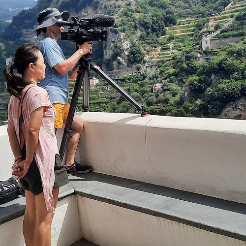 Atrani sarà protagonista della TV giapponese, oggi le riprese al Santuario di Santa Maria del Bando e alla Grotta di Masaniello