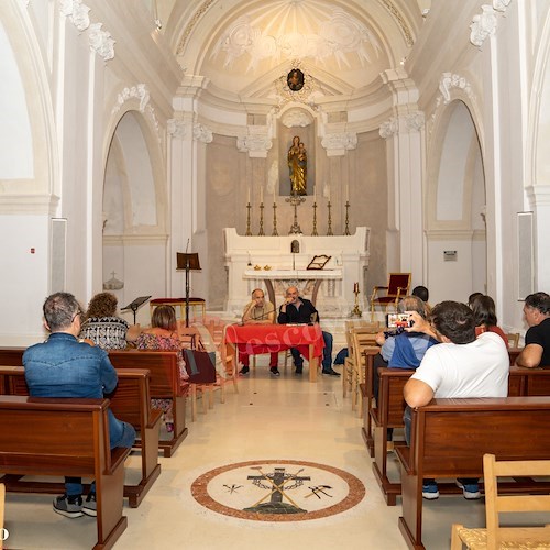 Atrani, "Sono tristi, di sera, le stazioni": la presentazione del libro di Antonio Schiavo /foto