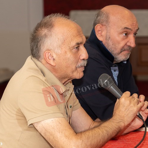 Atrani, "Sono tristi, di sera, le stazioni": la presentazione del libro di Antonio Schiavo /foto