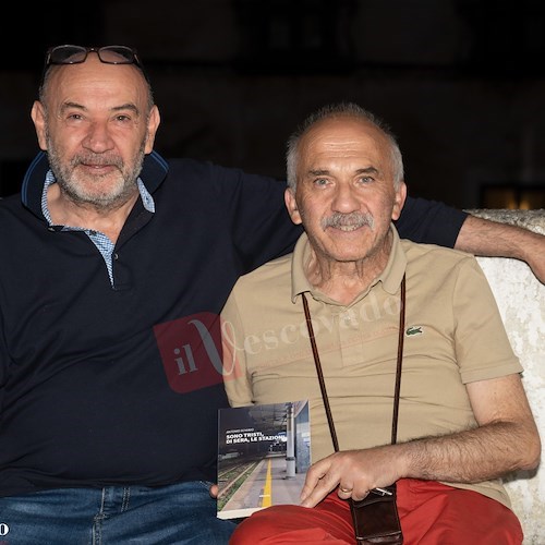 Atrani, "Sono tristi, di sera, le stazioni": la presentazione del libro di Antonio Schiavo /foto