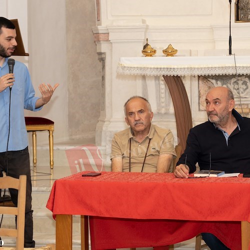 Atrani, "Sono tristi, di sera, le stazioni": la presentazione del libro di Antonio Schiavo /foto