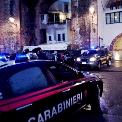 Atrani: ubriaco tenta di sfuggire ai Carabinieri, s'infortuna e finisce in ospedale. Già fermato al Carnevale di Maiori 