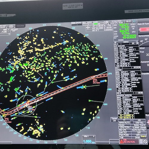 Attraversare lo Stretto di Singapore, tra traffico e pirateria