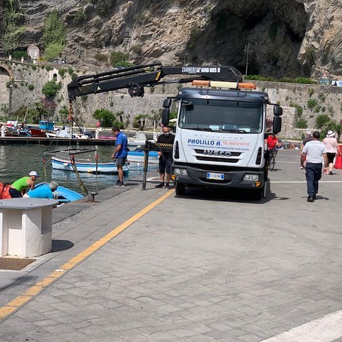 Barche rimosse dal Porto di Maiori, "Idea Comune": «Sceneggiata assurda. Miramare occupa abusivamente parte del garage!»