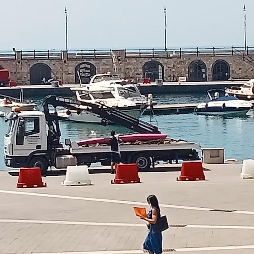 Barche rimosse dal Porto di Maiori, "Idea Comune": «Sceneggiata assurda. Miramare occupa abusivamente parte del garage!»