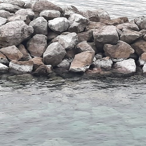 Bassa marea, il mare si 'ritira' anche in Costa d'Amalfi: ecco perché