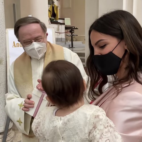 Battesimo a Ravello per la figlia di Stash: emozione in Duomo, banchetto a Villa Cimbrone [FOTO]