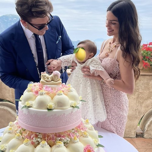 Battesimo a Ravello per la figlia di Stash: emozione in Duomo, banchetto a Villa Cimbrone [FOTO]
