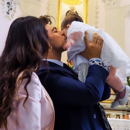 Battesimo a Ravello per la figlia di Stash: emozione in Duomo, banchetto a Villa Cimbrone [FOTO]