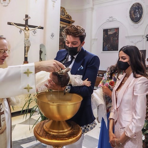 Battesimo a Ravello per la figlia di Stash: emozione in Duomo, banchetto a Villa Cimbrone [FOTO]