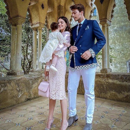 Battesimo a Ravello per la figlia di Stash: emozione in Duomo, banchetto a Villa Cimbrone [FOTO]