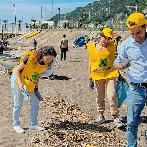"Beach Litter 2022": dall'indagine di Legambiente a Vietri sul Mare il più alto numero di rifiuti in spiaggia nel salernitano