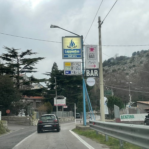 Benzina, Mattarella firma il decreto trasparenza: obbligo di esporre prezzo medio giornaliero nazionale