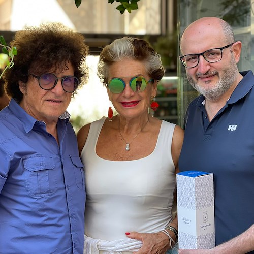 Bernardo Lanzetti in Costa d'Amalfi: per il noto cantante tappa di gusto alla Pasticceria Gambardella [FOTO]