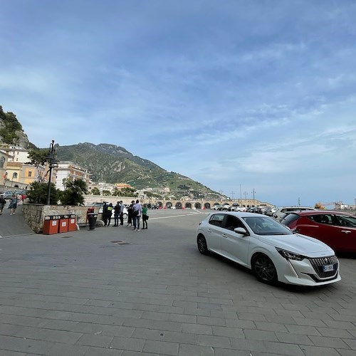 Bilancio critico a Maiori, Sindaco: «Anfiteatro Porto adibito a parcheggio auto e bus per rimpinguare casse comunali»