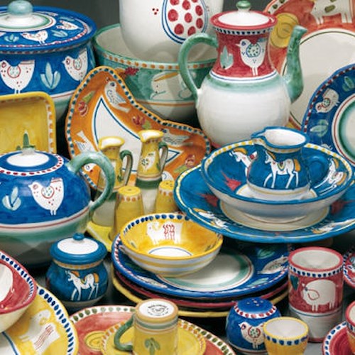 Bill Clinton innamorato della ceramica vietrese: quando acquistó quel servizio di piatti donatogli al G7 di Napoli