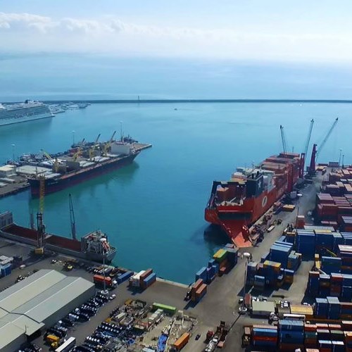 Blitz della Finanza a Salerno: scoperto traffico internazionale di rifiuti al porto. 39 arresti 