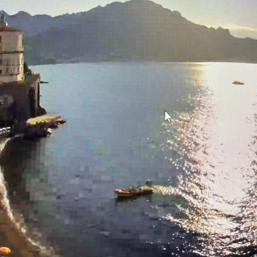 Blitz della Guardia Costiera in spiaggia ad Atrani /FOTO