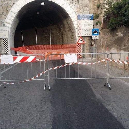 Blocchi in cemento sulla strada Amalfi-Conca, chiusa strada San Pancrazio. Disagi per turisti e pendolari