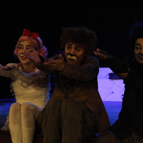 “Blue Dogs”, la compagnia teatrale della Corea del Sud incanta il Sele d’Oro