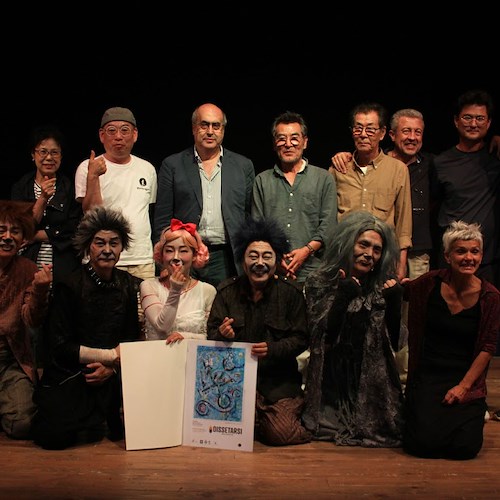 “Blue Dogs”, la compagnia teatrale della Corea del Sud incanta il Sele d’Oro
