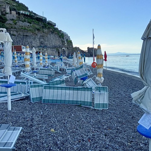 Bomba d'acqua in Costa d'Amalfi, a Maiori danni agli stabilimenti balneari. Disagi anche a Cetara e Ravello / FOTO 