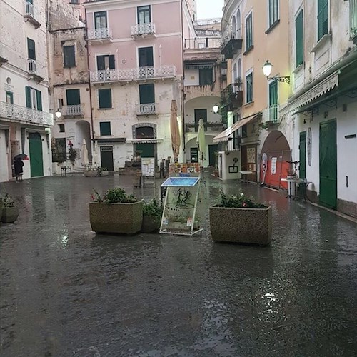 Bomba d'acqua in Costa d'Amalfi: paura ad Atrani, evacuati negozi e abitazioni /FOTO e VIDEO