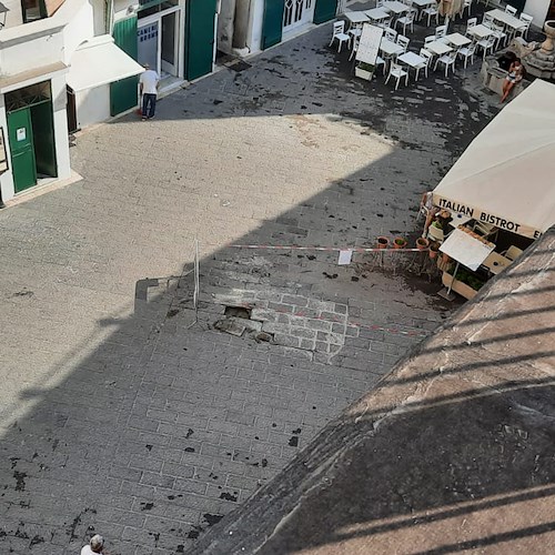 Bomba d'acqua notturna, danni alla piazzetta di Atrani. «Recenti lavori non eseguiti a regola d'arte»