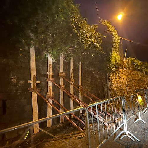 Bomba d'acqua su Sorrento, squadre al lavoro per tutta la notte