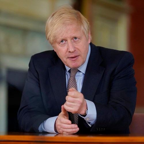 Boris Johnson agli inglesi: «Non fate vacanze all'estero, supportiamo turismo locale»