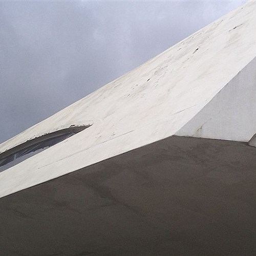 Brasile, presidente Temer scappa dal palazzo progettato da Niemeyer «Infestato dagli spettri». A Ravello è l’Auditorium il fantasma