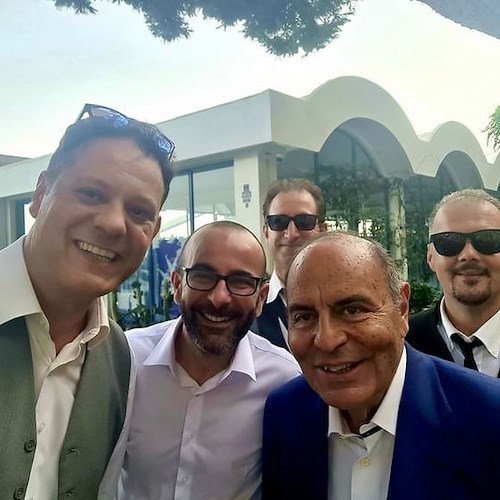 Bruno Vespa in barca ad Amalfi, cena al San Pietro di Positano e colazione da Pansa /foto