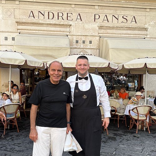 Bruno Vespa in barca ad Amalfi, cena al San Pietro di Positano e colazione da Pansa /foto