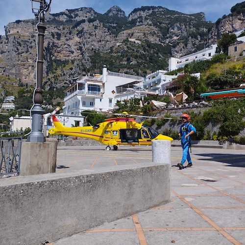 Elicottero del 118 atterra a Praiano<br />&copy; Michele Coppola