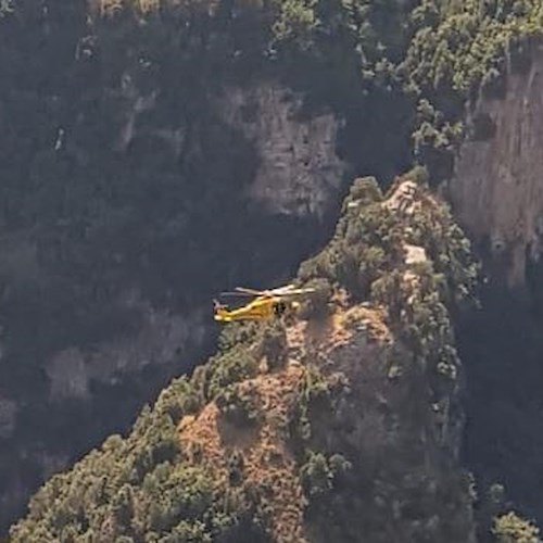Cade a Valle delle Ferriere, 14enne soccorsa in elicottero