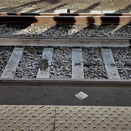 Cade mentre lavora alla Stazione di Salerno, gli amputano una gamba. La Polfer indaga