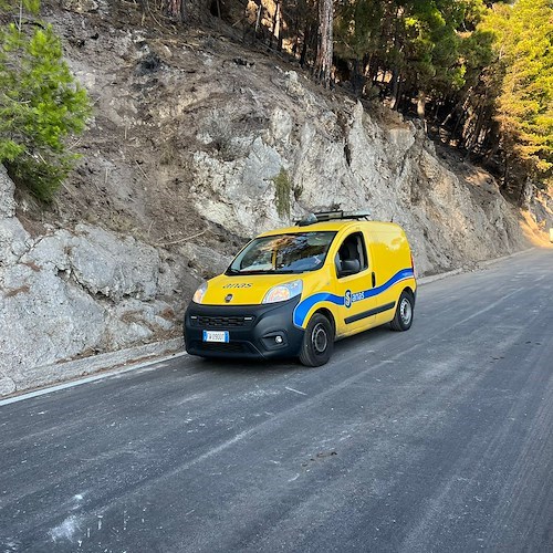 Capo d’Orso, la Statale Amalfitana riaprirà alle 23: dopo primi lavori di bonifica si transiterà a senso unico alternato [FOTO e VIDEO]