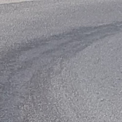 Carburante su asfalto a Castiglione, pericolo per circolazione