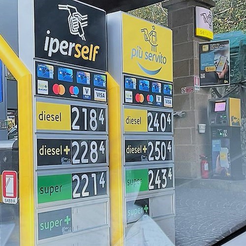 Carburanti alle stelle, diesel supera benzina. Da lunedì 14 marzo lo stop degli autotrasportatori